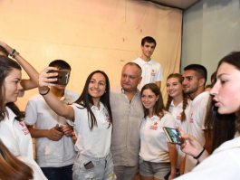 Глава государства принял участие в летней школе молодёжного крыла Партии социалистов «Молодая Гвардия»