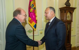 Президент Игорь Додон провел встречу с послом Олегом Васнецовым