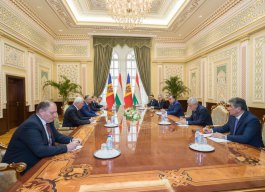 Президент Молдовы провел рабочую встречу с президентом Таджикистана