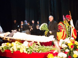 Președintele Nicolae Timofti a participat la funeraliile regizorului de teatru Titus Jucov