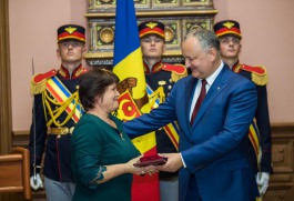 Президент страны вручил государственные награды группе учителей Республики Молдова