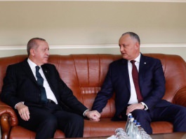 Президент Игорь Додон встретил в аэропорту Президента Турции 