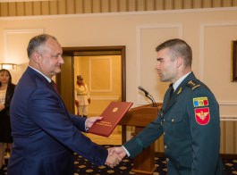 Șeful statului a înmînat Diploma de Onoare a Președintelui Republicii Moldova unui grup de cetățeni