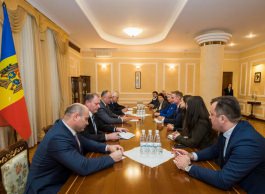 Президент Республики Молдова провел встречу с международными экспертами Национального демократического института США