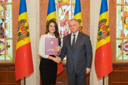 Șeful statului a conferit Diploma de Onoare a Președintelui Republicii Moldova unui grup de sportivi și profesori