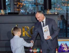 Президент Игорь Додон вручил премии лучшим шахматистам