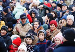 Игорь Додон и Ирина Влах посетили рождественские ярмарки в Комрате и Чадыр-Лунге