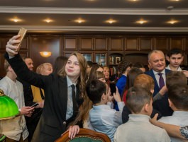 150 de elevi eminenți au vizitat Președinția Republicii Moldova