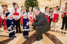 Copiii de la orfelinatul „Preafericitul Iosif” din Chișinău l-au colindat și semănat pe Președintele țării 
