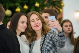 Liceeni din Bălți au vizitat clădirea Președinției 