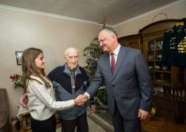 Șeful statului a conferit ”Ordinul Republicii” unui veteran care a împlinit 100 de ani 