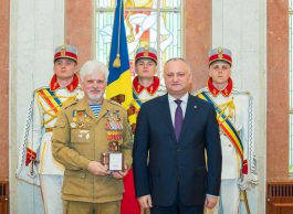 Глава государства вручил Памятный крест «Участник боевых действий в Афганистане (1979-1989)» группе ветеранов
