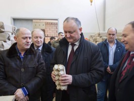 Глава государства посетил столичный Комбинат картонных изделий