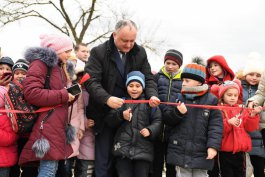 Глава государства принял участие в открытии спортивного комплекса в селе Бырлэдень Окницкого района