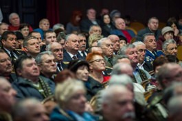 Igor Dodon a felicitat veteranii Forțelor Armate și Organelor de Drept