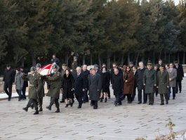 Președintele Republicii Moldova, Nicolae Timofti, a depus o coroană de flori la Mausoleul lui Mustafa Kemal Ataturk