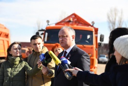 Президент Игорь Додон передал два специальных автомобиля КАМАЗ кишиневскому муниципальному предприятию Exdrupo