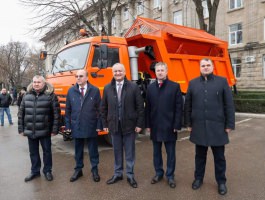 Președintele țării a oferit un autocamion de tip ”KAMAZ” municipiului Bălți