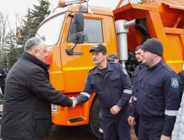  Игорь Додон передал спецавтомобиль KAMAZ городу Купчинь района Единцы