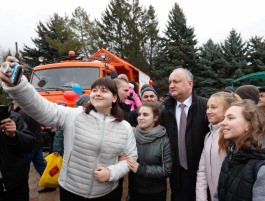 Igor Dodon a oferit un autocamion de tip ”KAMAZ” orașului Cupcini din raionul Edineț