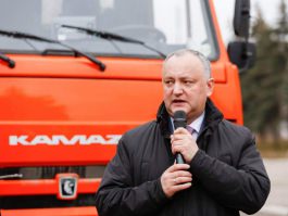Două autocamioane de tip ”Kamaz” au ajuns în posesia autorităților locale din Soroca și Florești