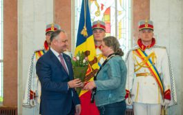 Игорь Додон присвоил государственные награды выдающимся женщинам Республики Молдова