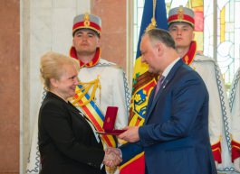Игорь Додон присвоил государственные награды выдающимся женщинам Республики Молдова
