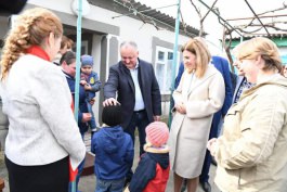 Igor și Galina Dodon au donat o casă familiei Onofrei din r-nul Ștefan Vodă