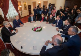 Președintele Republicii Moldova a purtat astăzi discuții cu liderii PSRM și PDM