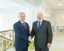 Președintele Republicii Moldova a avut o întrevedere cu Alexandr Lukașenko