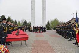 Președintele țării a participat la ceremonia solemnă de reînhumare a osemintelor unor ostași