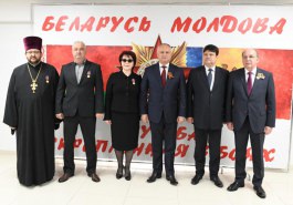 Глава государства принял участие в открытии фотовыставки, посвященной 75-летию освобождения от фашизма