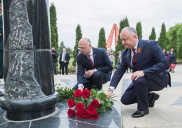 Президент Республики Молдова принял участие в торжественной церемонии возложения цветов на Мемориале воинской славы «Вечность»