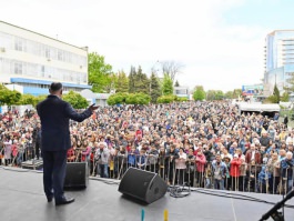 Глава государства принял участие в праздничном концерте в городе Бельцы по случаю Великой Победы