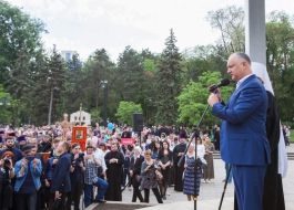 Igor Dodon împreună cu familia a participat la Marșul pentru susținerea familiei tradiționale