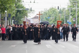 Igor Dodon împreună cu familia a participat la Marșul pentru susținerea familiei tradiționale