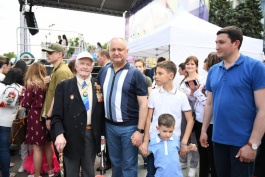 Игорь Додон вместе с семьей принял участие в Фестивале семьи