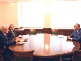 Igor Dodon a avut o întrevedere cu ex-președinții Moldovei