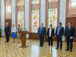 Министры экономики, финансов и иностранных дел приняли присягу