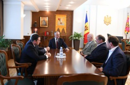 Глава государства провел рабочую встречу с двумя бывшими Председателями Конституционного Суда