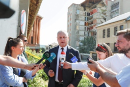 Igor Dodon a prezidat o ședință operativă privind prăbușirea blocului cu 9 etaje din Otaci