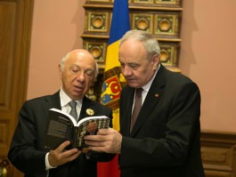 Președintele Republicii Moldova, Nicolae Timofti, a acordat „Ordinul de Onoare” neurochirurgului Jacques Brotchi
