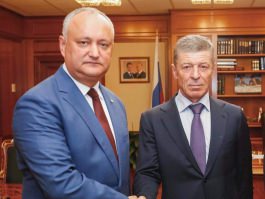 Президент Молдовы провел рабочую встречу с Дмитрием Козаком