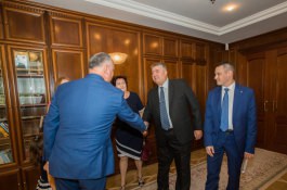 Глава государства встретился с семьями молдавских пилотов, освобожденных из афганского плена