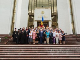 Igor Dodon a înmînat înalte distincții de stat unui grup de cetățeni ai Republicii Moldova
