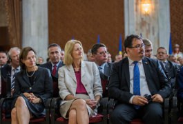Президент Республики Молдова принял участие в Торжественном собрании, посвященном 25-летию принятия Конституции