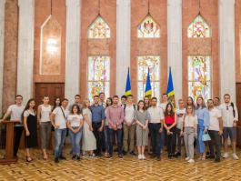 Представители общественной организации «Tinerii iubesc Moldova» посетили Президентуру