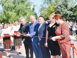 Глава государства принял участие в открытии Мемориала героев в село Рэскэець