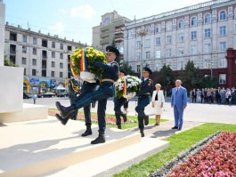 Igor Dodon a participat la ceremonia de inaugurare a Monumentului eroilor eliberatori ai capitalei, renovat