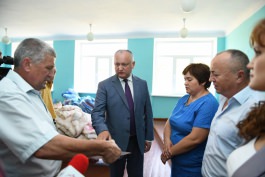 Игорь Додон посетил детский сад «Ромашка» в селе Алексеевка Флорештского района